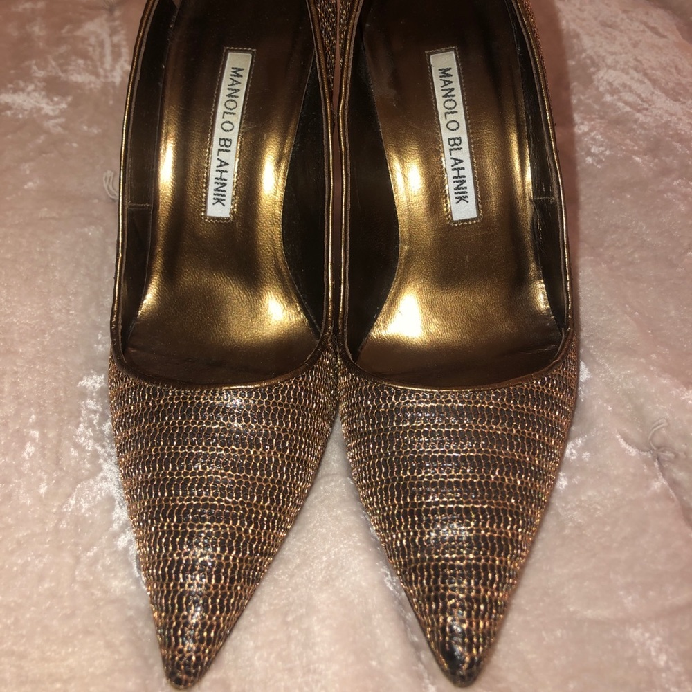Gold chain real Manolo Blahnik pumps